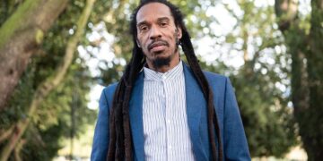 Yazar ve şair Benjamin Zephaniah, 65 yaşında hayatını kaybetti. Zephaniah'a sekiz hafta önce beyin tümörü teşhisi konulduğu belirtildi.